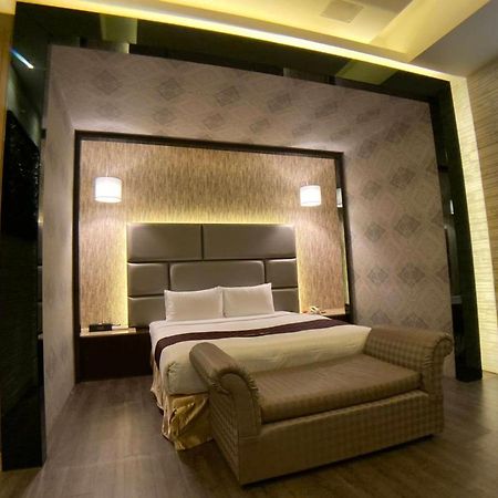 Moonshy Boutique Motel Тайчжун Экстерьер фото