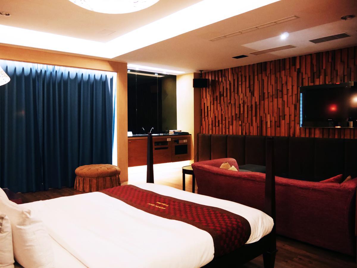 Moonshy Boutique Motel Тайчжун Экстерьер фото
