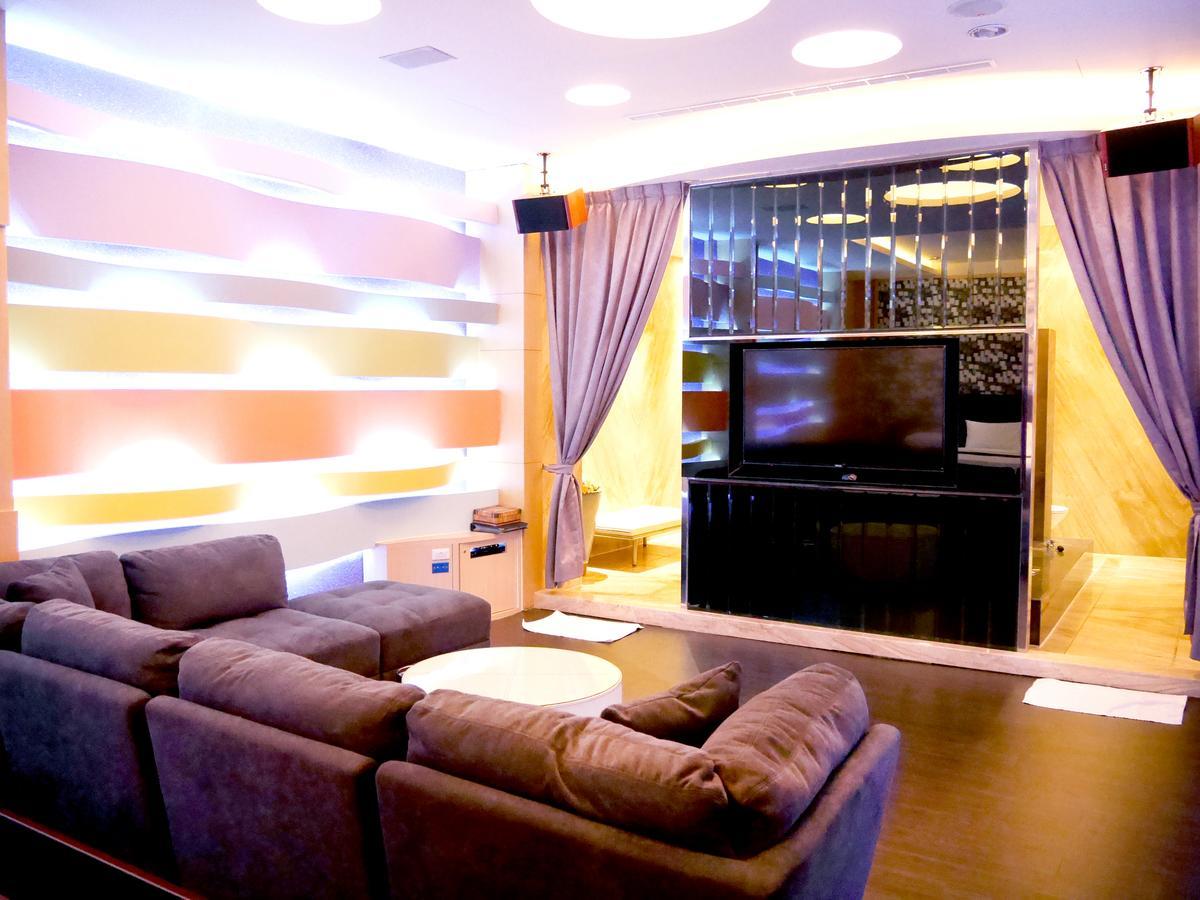 Moonshy Boutique Motel Тайчжун Экстерьер фото