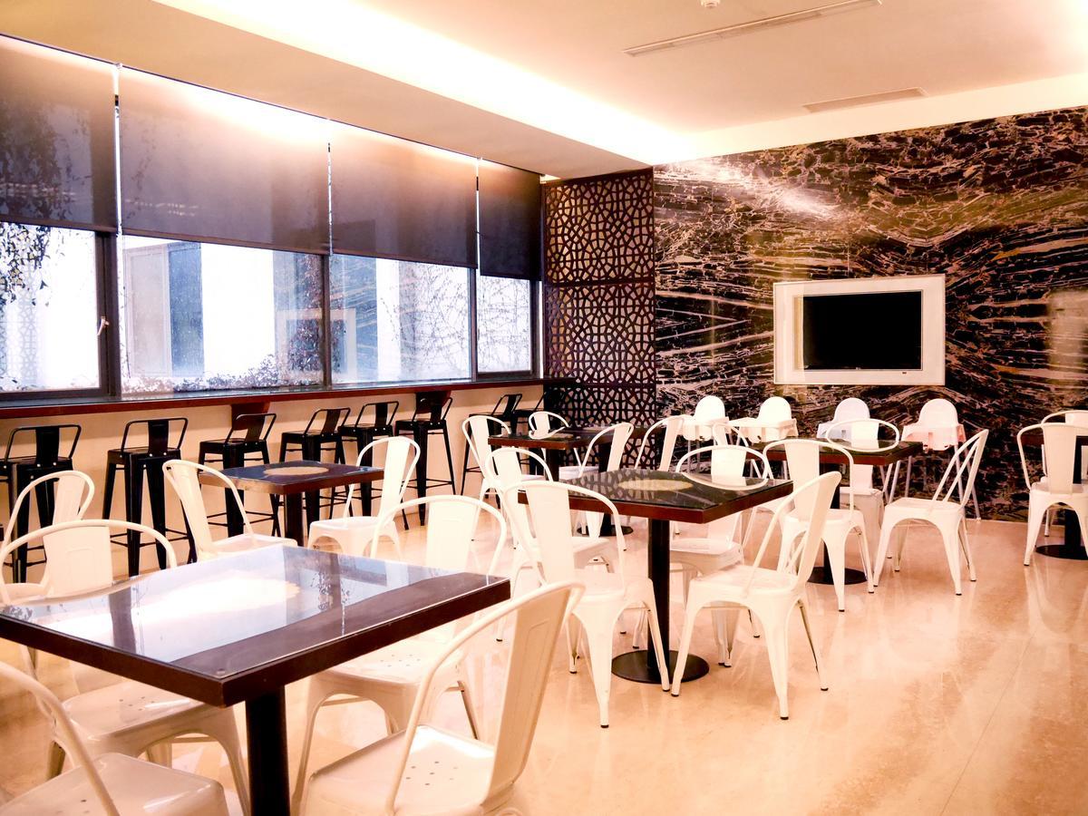 Moonshy Boutique Motel Тайчжун Экстерьер фото