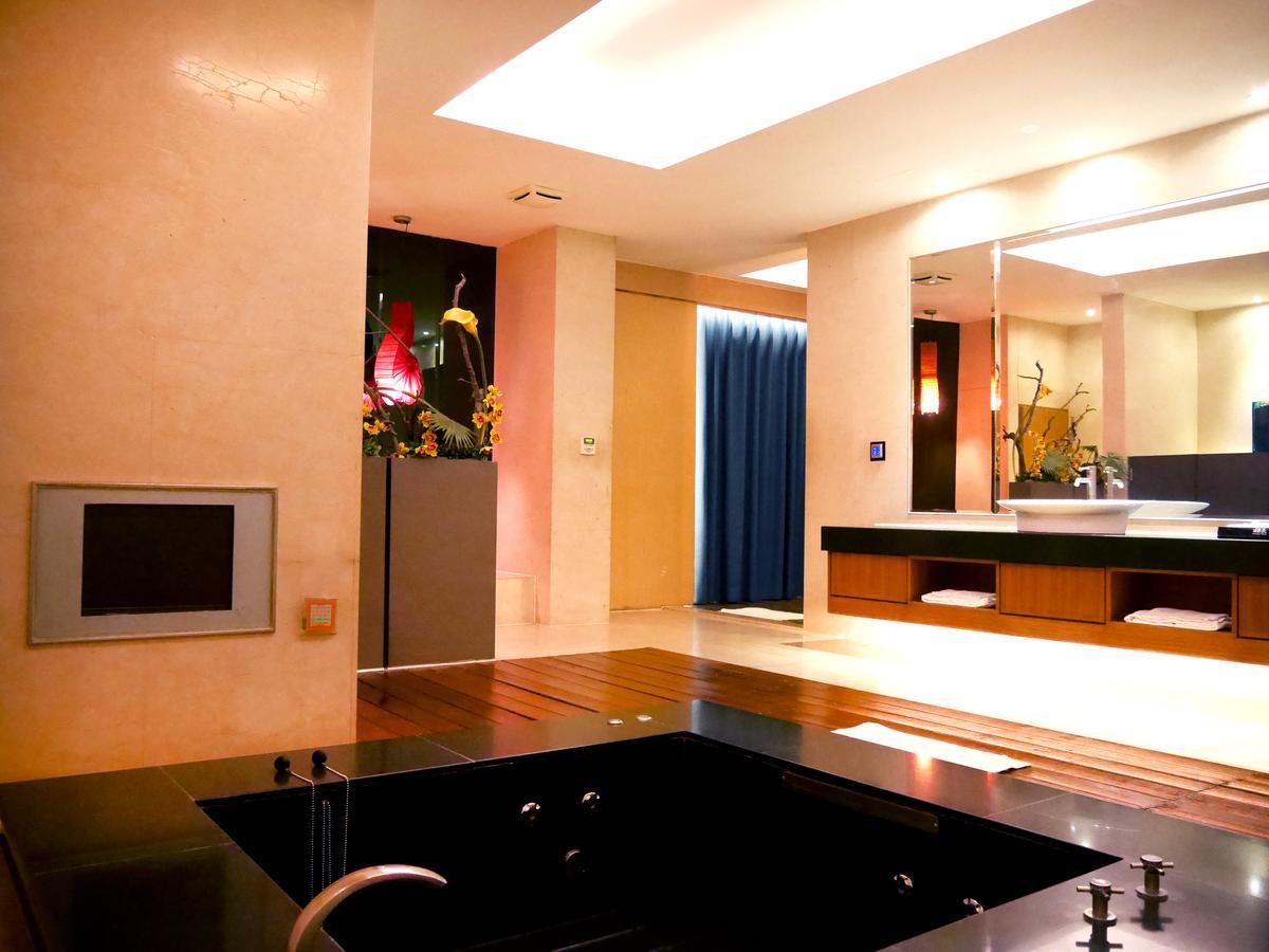 Moonshy Boutique Motel Тайчжун Экстерьер фото