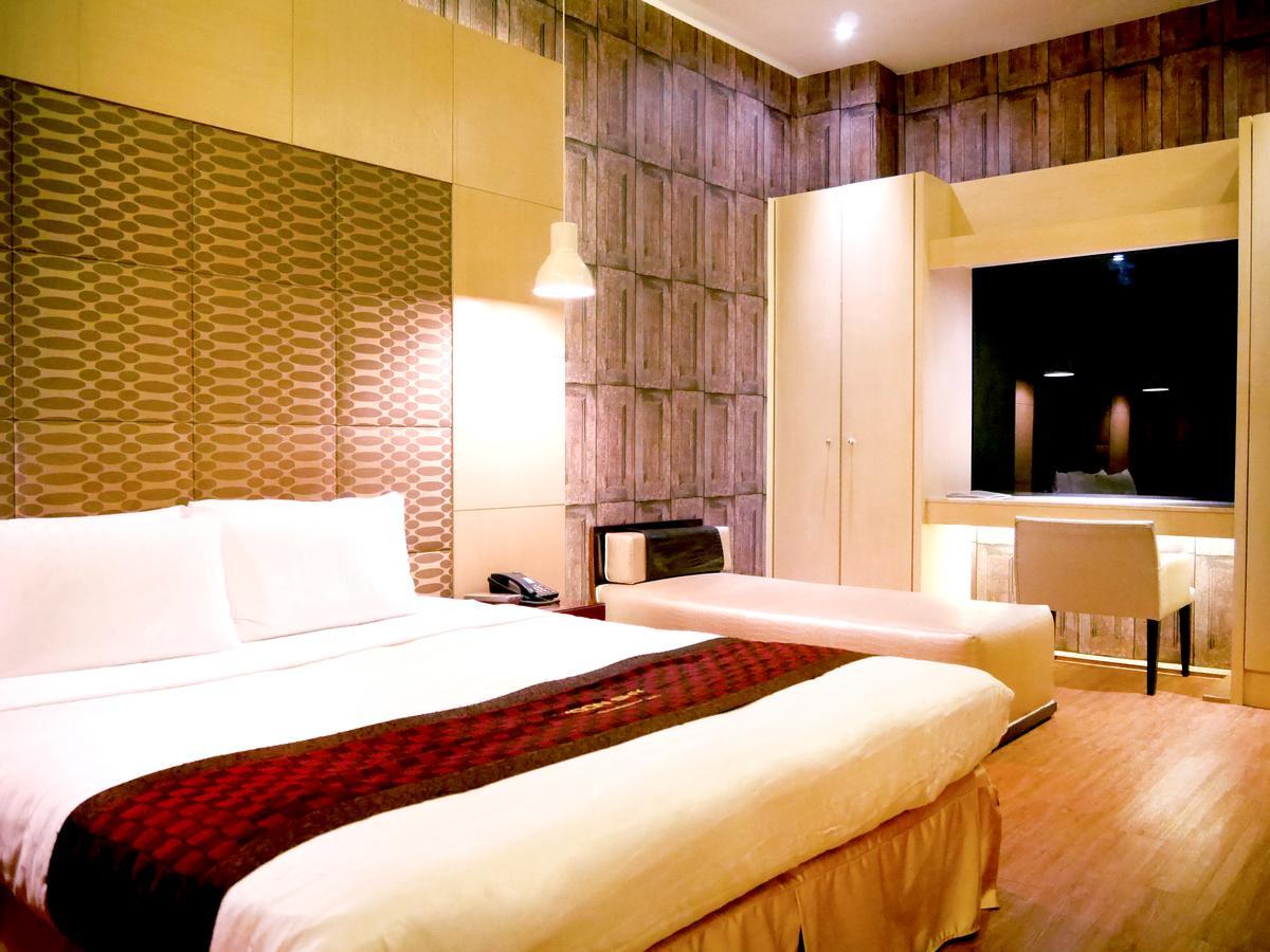 Moonshy Boutique Motel Тайчжун Экстерьер фото