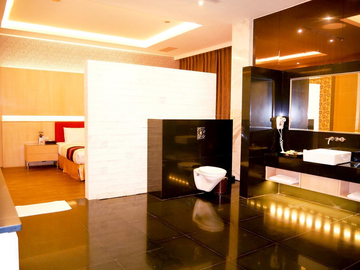 Moonshy Boutique Motel Тайчжун Экстерьер фото