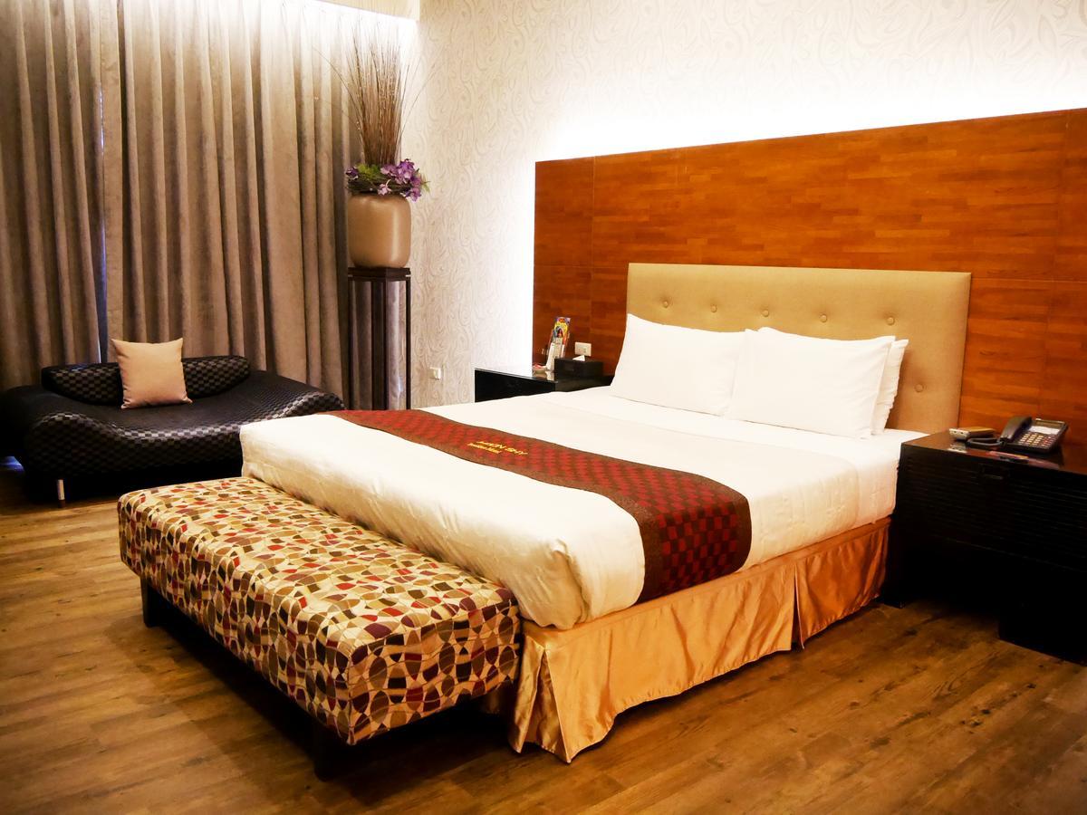 Moonshy Boutique Motel Тайчжун Экстерьер фото
