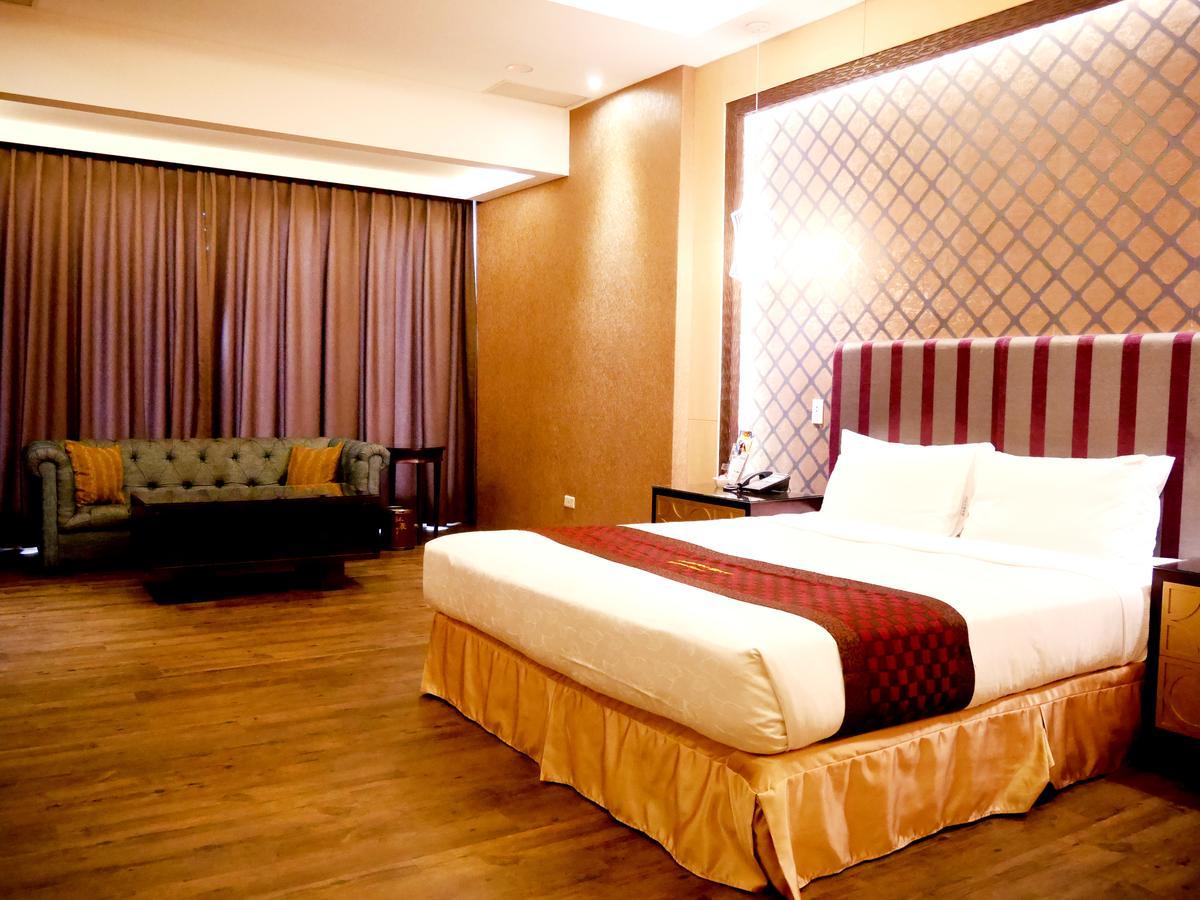 Moonshy Boutique Motel Тайчжун Экстерьер фото