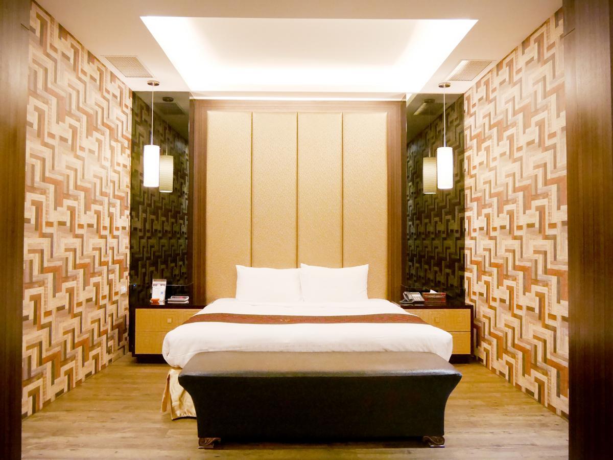 Moonshy Boutique Motel Тайчжун Экстерьер фото