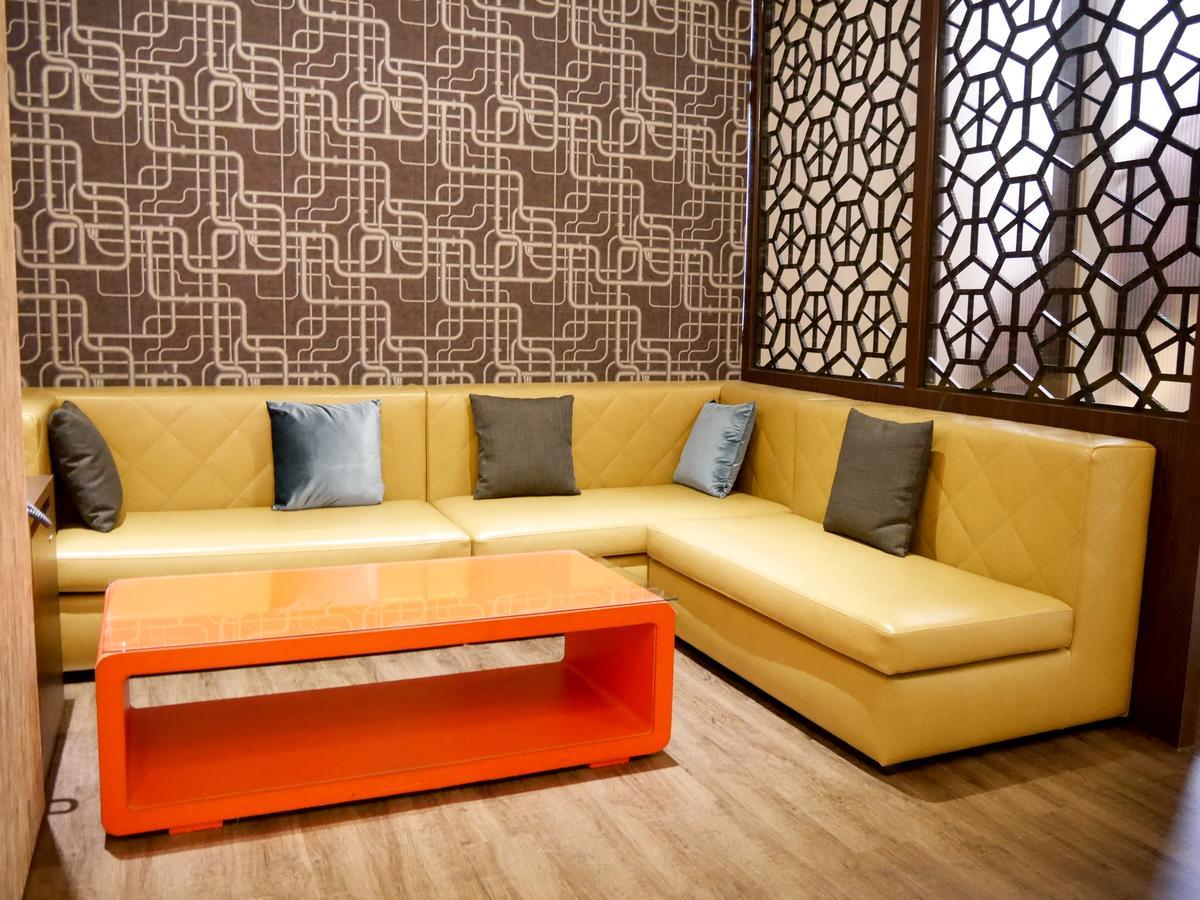 Moonshy Boutique Motel Тайчжун Экстерьер фото