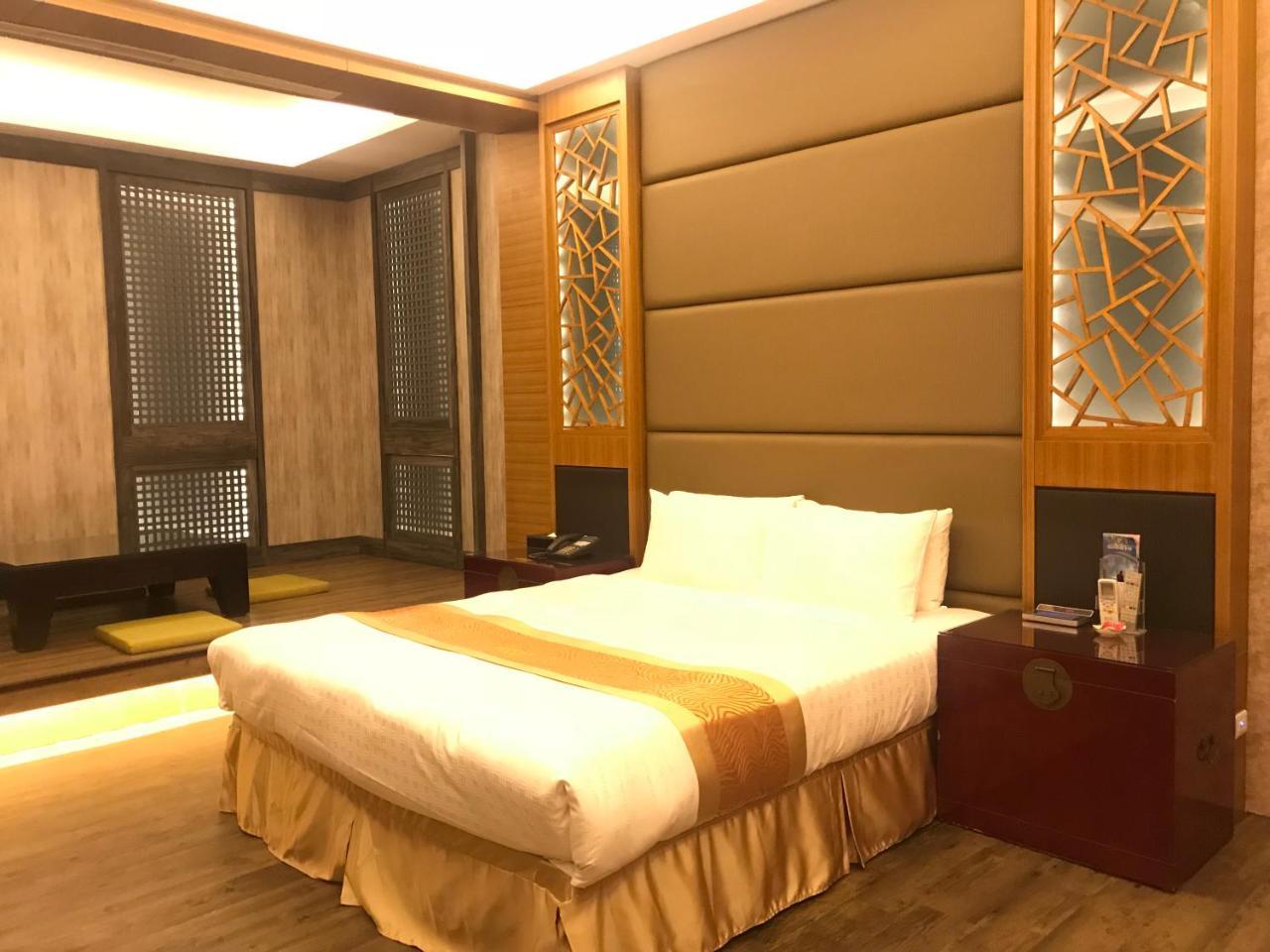 Moonshy Boutique Motel Тайчжун Экстерьер фото