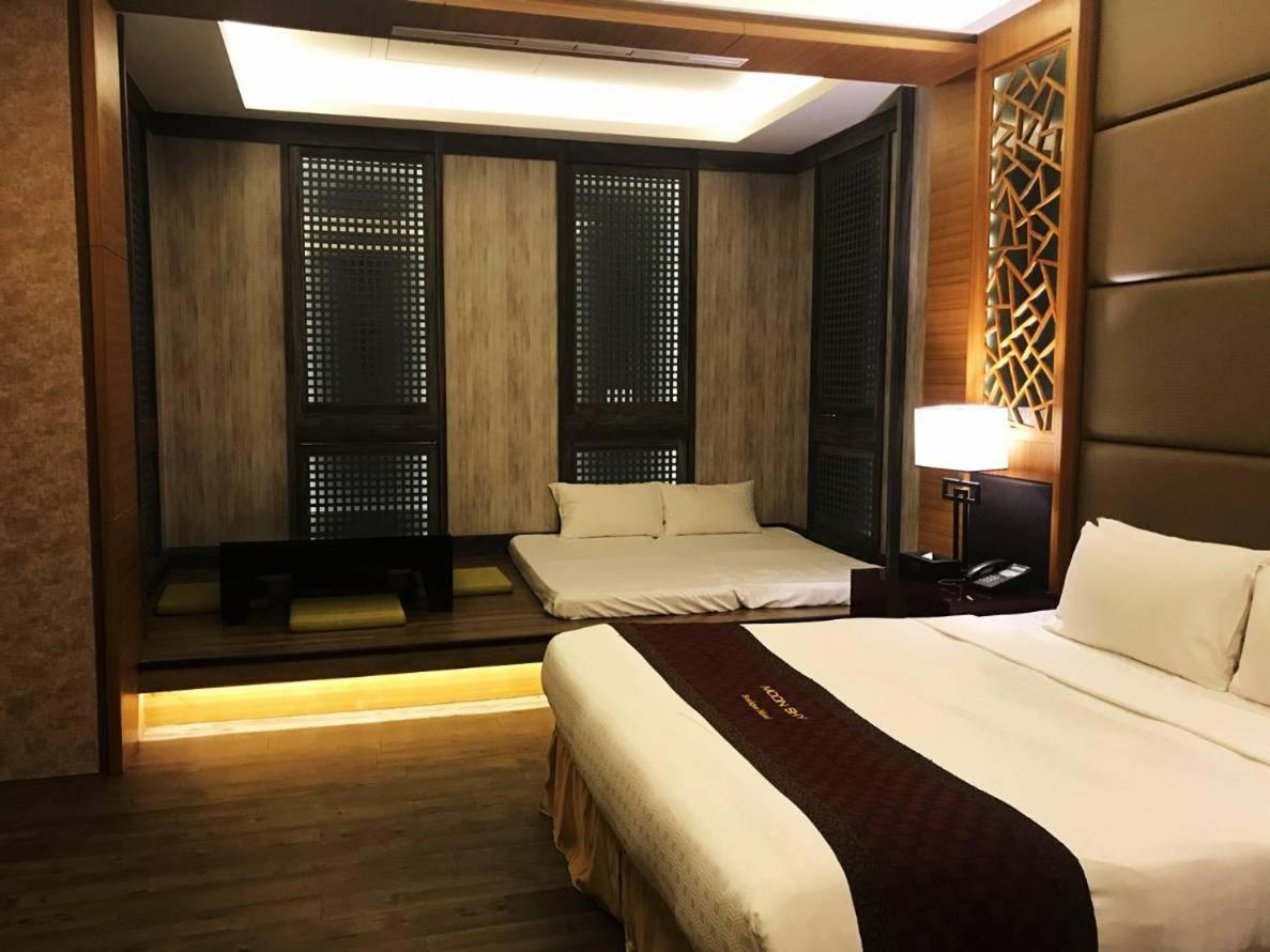 Moonshy Boutique Motel Тайчжун Экстерьер фото