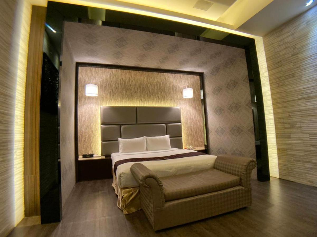 Moonshy Boutique Motel Тайчжун Экстерьер фото