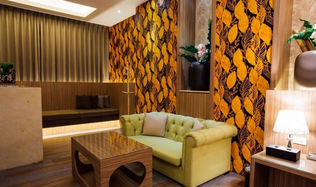 Moonshy Boutique Motel Тайчжун Экстерьер фото