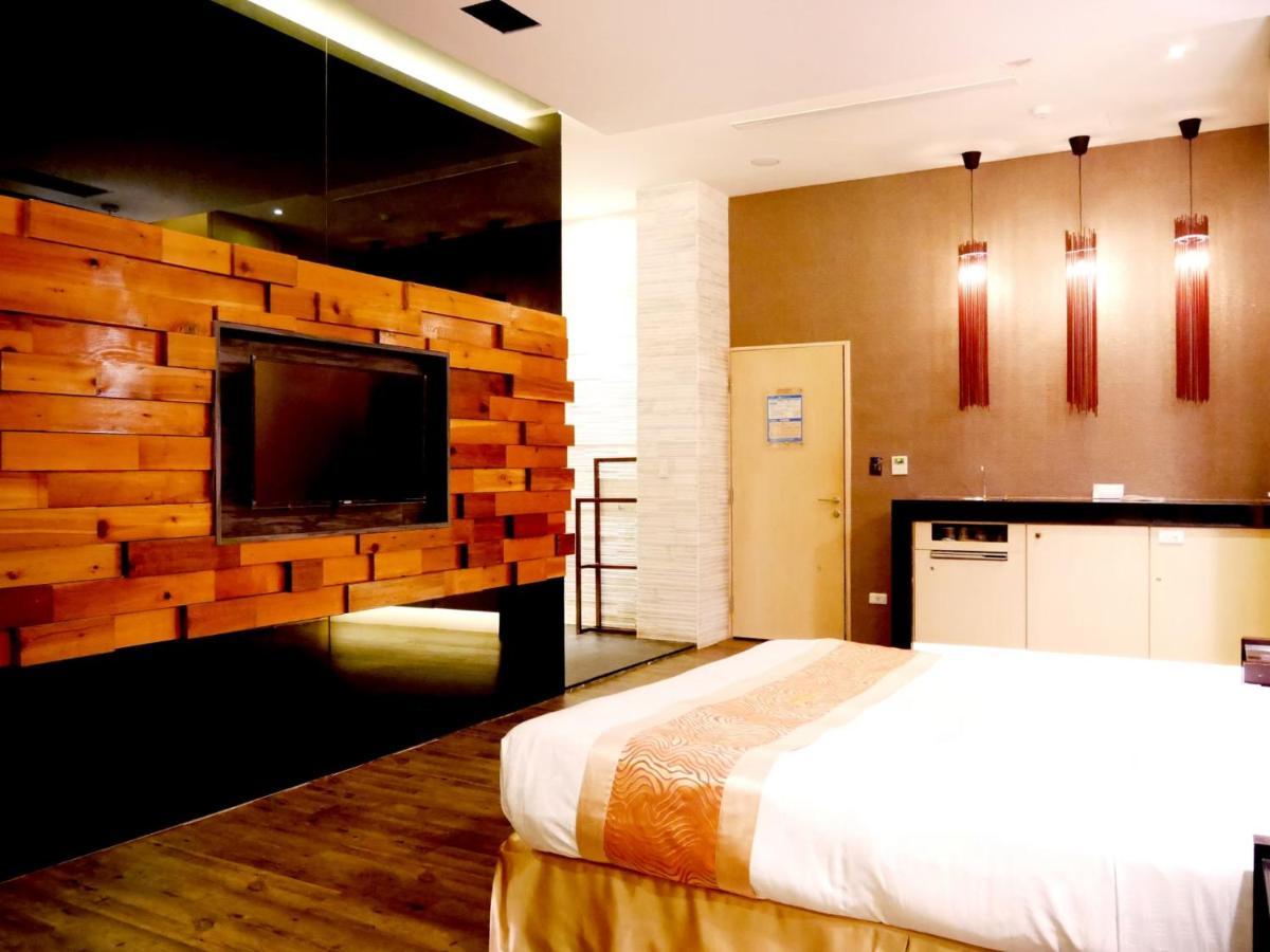 Moonshy Boutique Motel Тайчжун Экстерьер фото