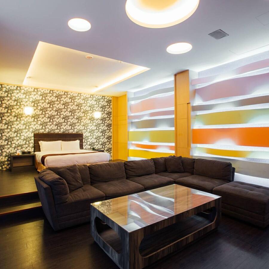 Moonshy Boutique Motel Тайчжун Экстерьер фото