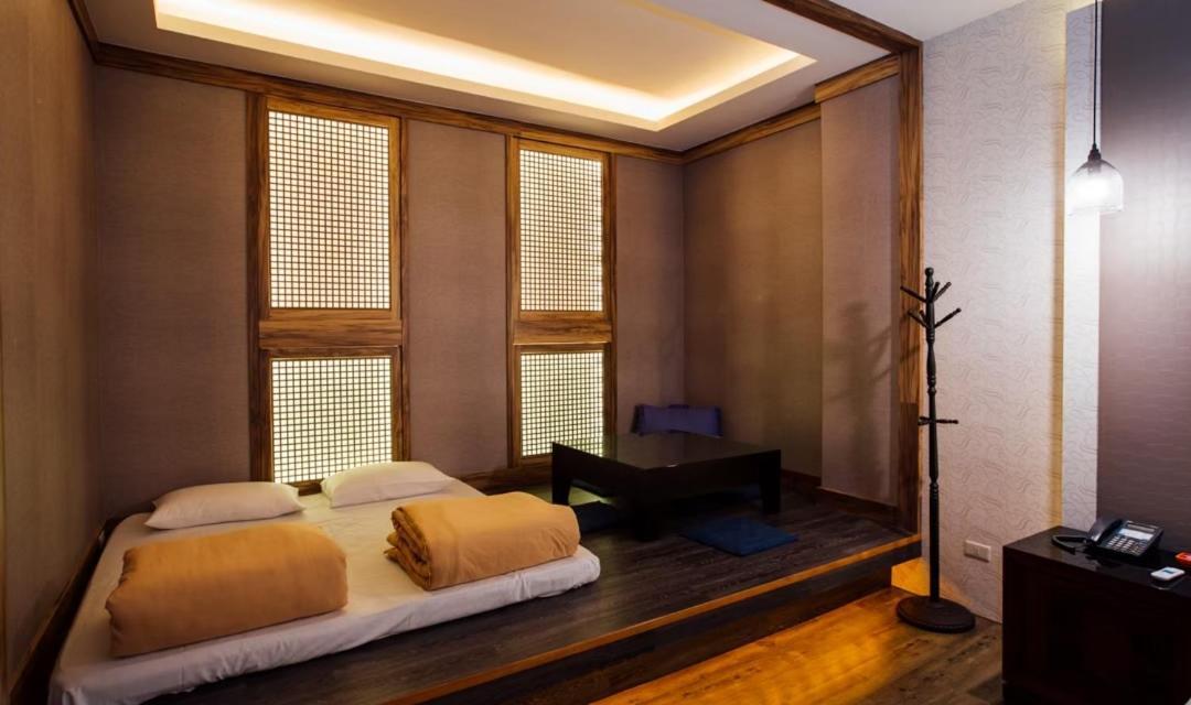 Moonshy Boutique Motel Тайчжун Экстерьер фото