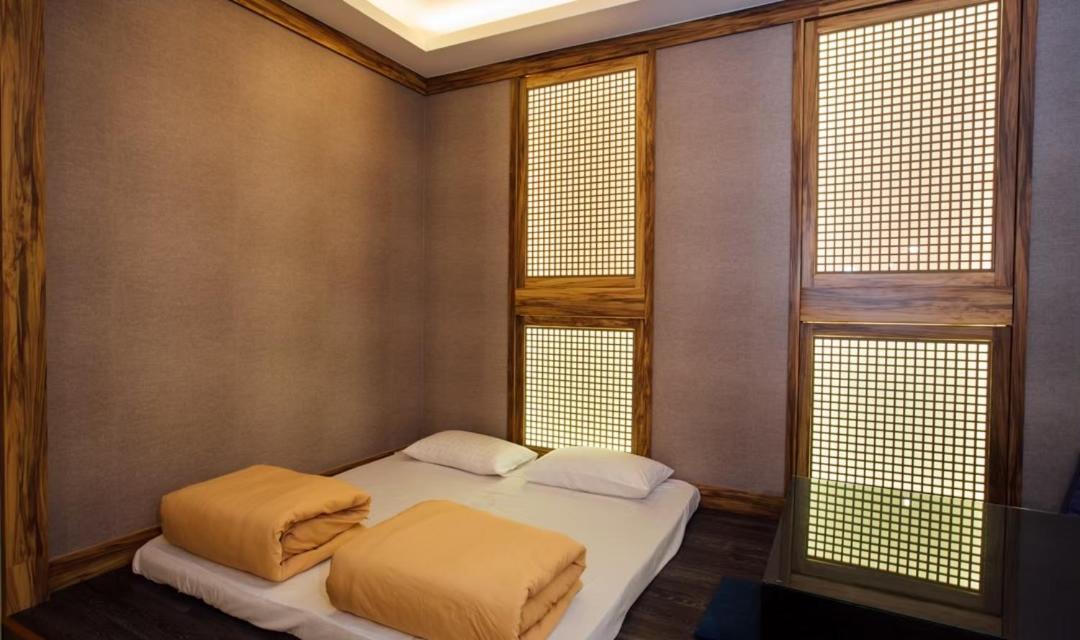 Moonshy Boutique Motel Тайчжун Экстерьер фото