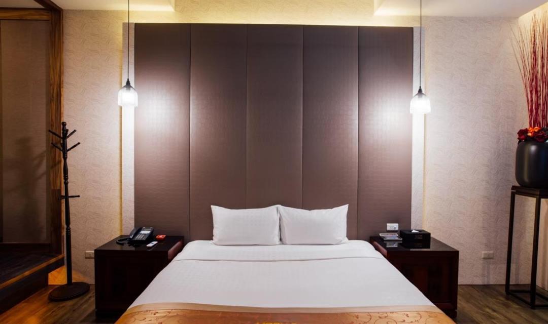 Moonshy Boutique Motel Тайчжун Экстерьер фото